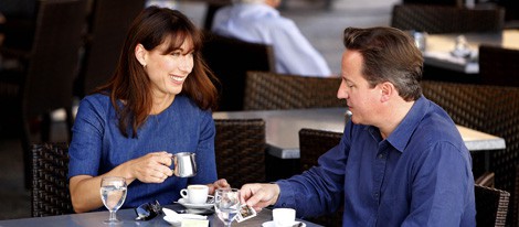 David y Samantha Cameron en una terraza de Mallorca