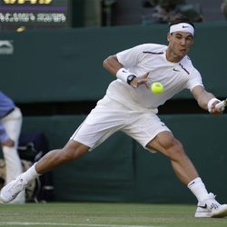 Rafa Nadal disputando un partido de tenis