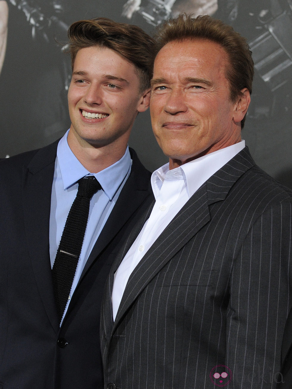 Arnold y Patrick Schwarzenegger en el estreno de 'Los Mercenarios 2' en Los Ángeles