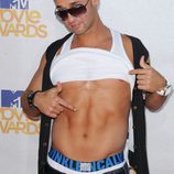 Mike 'The Situation' presume de torso desnudo