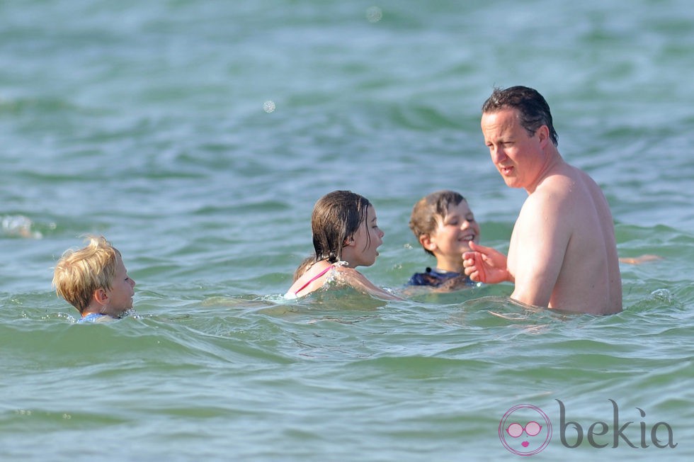 David Cameron se divierte con sus hijos en Mallorca