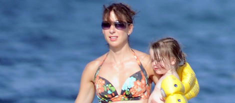 Samantha Cameron con su hija Florence durante sus vacaciones en Mallorca