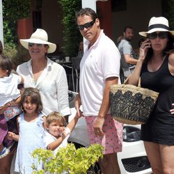 Margarita Vargas, Luis Alfonso de Borbón y Carmen Martínez Bordiú en Marbella