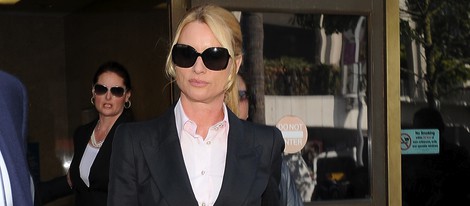 Nicollette Sheridan a la salida del juicio en marzo 2012