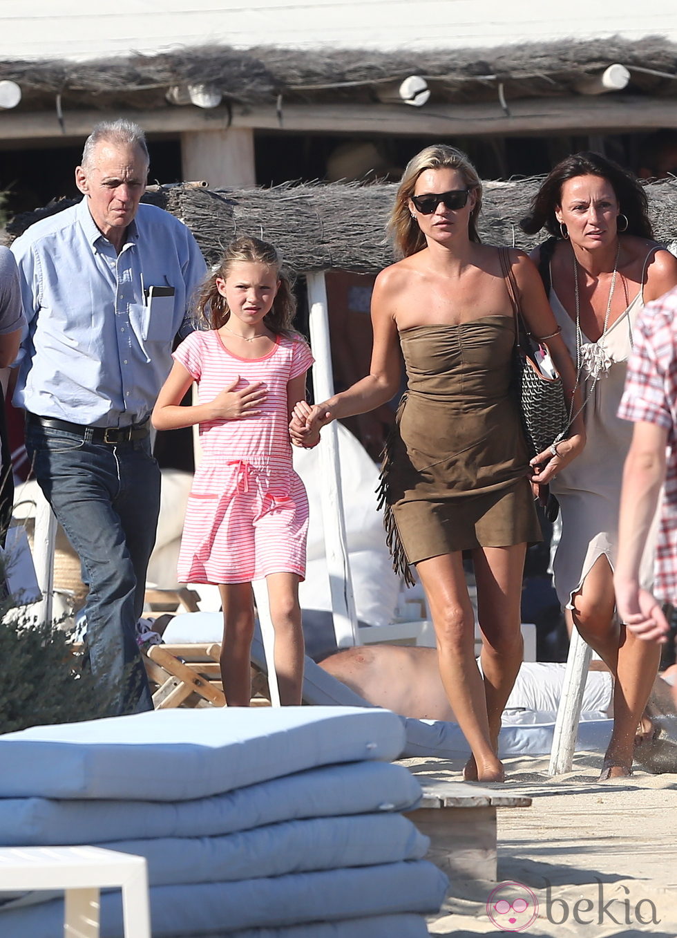 Kate Moss disfruta de sus vacaciones en Saint Tropez junto a su hija Lila Grace