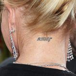 Tatuaje en la nuca de Melanie Griffith