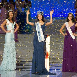 Wen Xiaoyu con Sophie Moulds y Jessica Kahawaty, en el certamen Miss Mundo 2012 