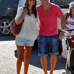 David Bustamante y Paula Echevarría, muy contentos a su llegada a Ibiza