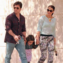 David Bustamante y Paula Echevarría paseando con su hija Daniella