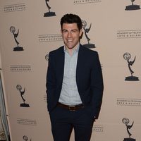 Max Greenfield en la fiesta de la Academia de Televisión 2012