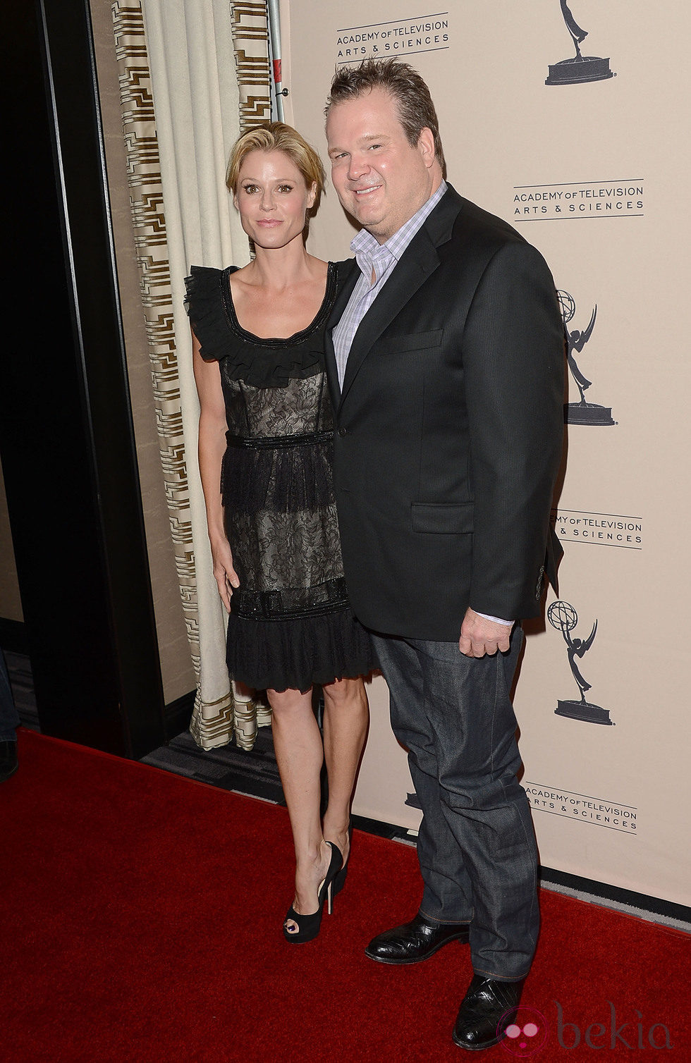 Julie Bowen y Eric Stonestreet en la fiesta de la Academia de Televisión 2012