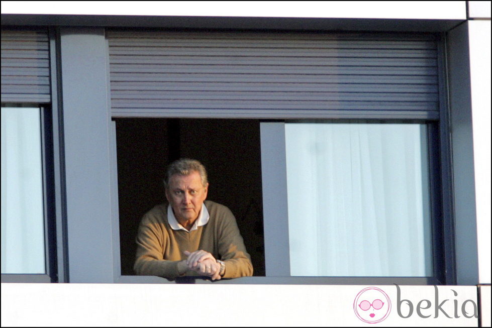 Carlos Larrañaga durante su ingreso en un hospital de Madrid en 2007