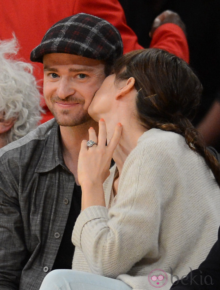 Jessica Biel besa cariñosamente a Justin Timberlake