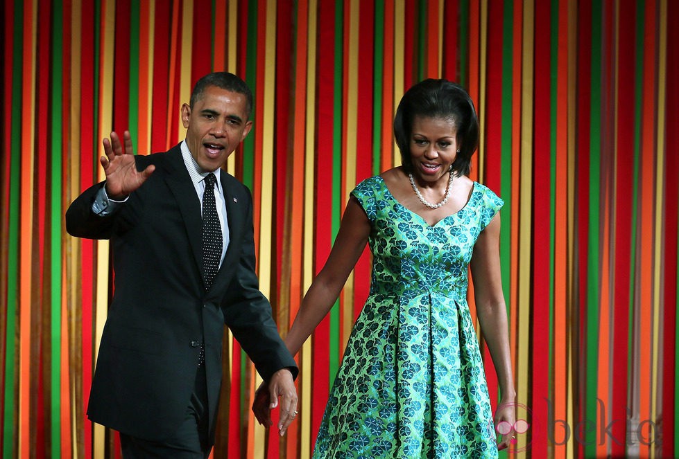 Barack y Michelle Obama cogidos de la mano en una cena a los niños en la Casa Blanca