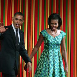 Barack y Michelle Obama cogidos de la mano en una cena a los niños en la Casa Blanca