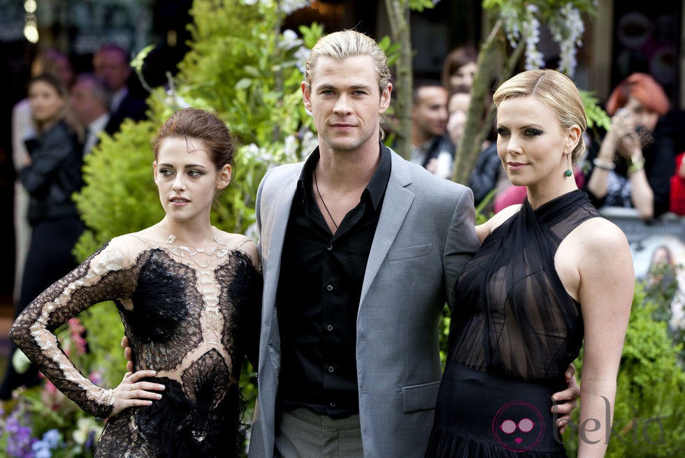 Kristen Stewart, Charlize Theron y Chris Hemsworth en Londres