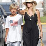 Patricia Rato y su hijo Juan Ruiz de vacaciones en Sotogrande