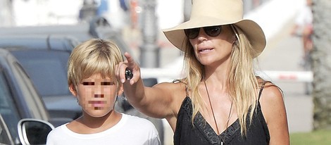 Patricia Rato y su hijo Juan Ruiz de vacaciones en Sotogrande