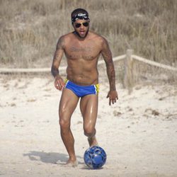 Dani Alves disfuta de sus vacaciones en Formentera