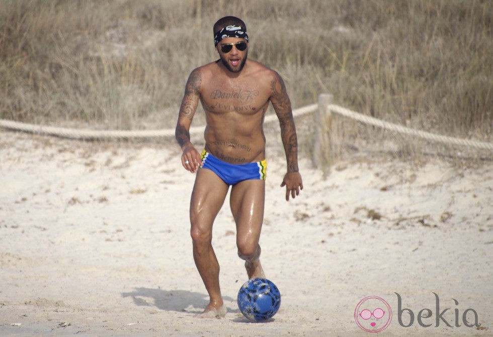 Dani Alves disfuta de sus vacaciones en Formentera