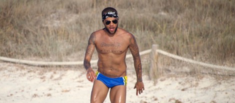 Dani Alves disfuta de sus vacaciones en Formentera