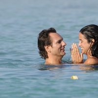 Javier Cárdenas y Paula Prendes, chapuzón en Ibiza