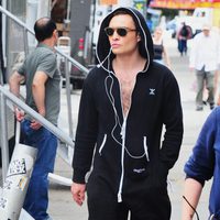 Ed Westwick en un descanso del rodaje de la sexta temporada de 'Gossip Girl'