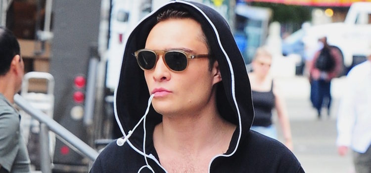 Ed Westwick en un descanso del rodaje de la sexta temporada de 'Gossip Girl'