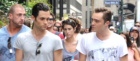 Penn Badgley y Ed Westwick en un descanso del rodaje de la sexta temporada de 'Gossip Girl'