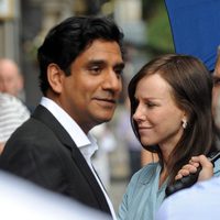 Naomi Watts y Naveen Andrews en un fotograma de la película 'Diana'