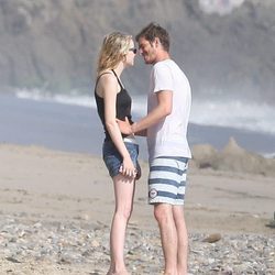 Andrew Garfield y Emma Stone a punto de besarse en Malibu