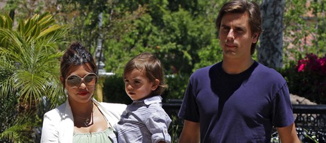 Kourtney Kardashian y Scott Disick con su hijo Mason