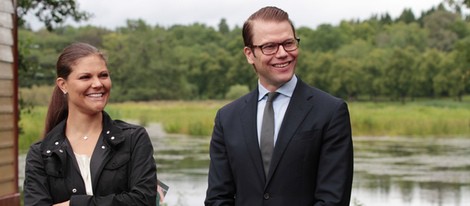 Los felices y enamorados Príncipes de Suecia en la inauguración del 'sendero del amor'