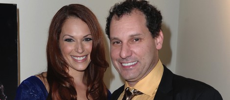 Amanda Righetti junto a su marido Jordan Alan