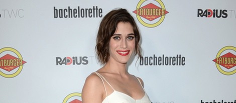 Lizzy Caplan en el estreno de 'Bachelorette' en Los Angeles