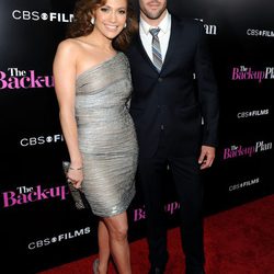 Jennifer Lopez y Alex O'Loughlin en la presentación de 'Plan B'