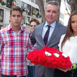 José Ortega Cano con sus hijos Gloria Camila y José Fernando