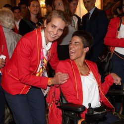 La Infanta Elena con un deportista paralímpicos en Londres 2012