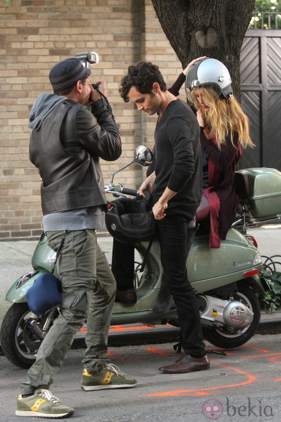 Blake Lively y Penn Badgley durante el rodaje de la sexta temporada de 'Gossip Girl'