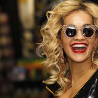 Primer plano de Rita Ora en la presentación de su disco 'Ora' en Londres