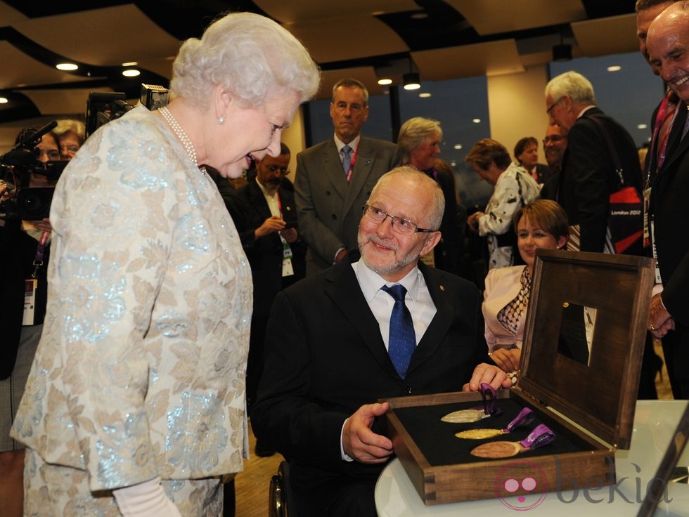 La Reina Isabel con Sir Philip Craven en la apertura de los Paralímpicos de Londres 2012