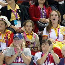 La Infanta Elena y sus hijos animan a los deportistas en los Paralímpicos de Londres 2012