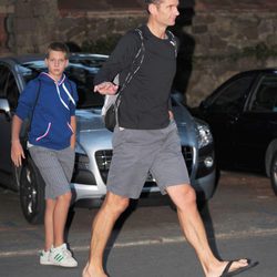 Iñaki Urdangarín y su hijo Juan camino del Real Club de Tenis Barcelona