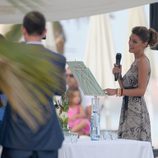 Amaia Salamanca leyendo en la boda de su hermano Mikel