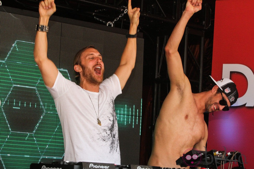 David Guetta y Michael Phelps bailando en una fiesta en Las Vegas