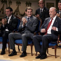 Xavi Hernández, Iker Casillas y Vicente del Bosque en los Premios Príncipe de Asturias 2010