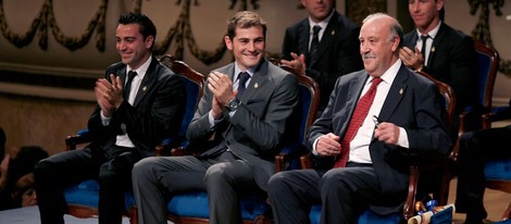 Xavi Hernández, Iker Casillas y Vicente del Bosque en los Premios Príncipe de Asturias 2010