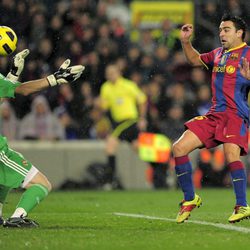 Iker Casillas y Xavi Hernández en un Real Madrid-Barça