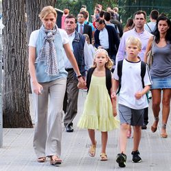 La Infanta Cristina con sus hijos Miguel e Irene Urdangarín en Barcelona