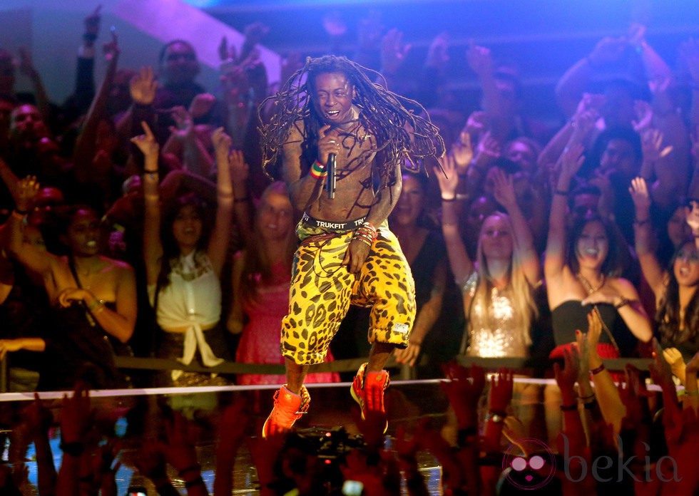 Lil Wayne actuando en la gala de los MTV Video Music Awards 2012